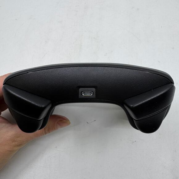 Pair of Valve STEAM Game Controllers & Valve Steam Link Devices Set - Picture 4 of 8